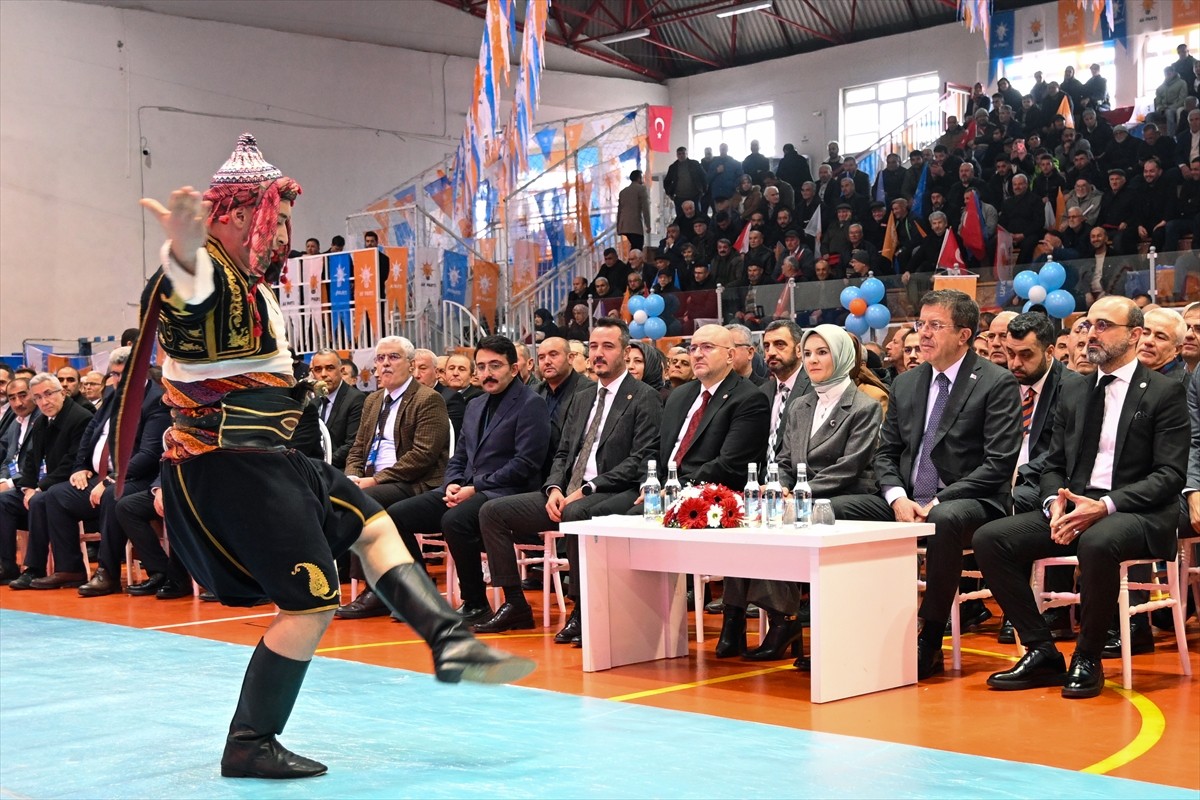 Aile ve Sosyal Hizmetler Bakanı Mahinur Özdemir Göktaş ve AK Parti Genel Başkan Yardımcısı Nihat...