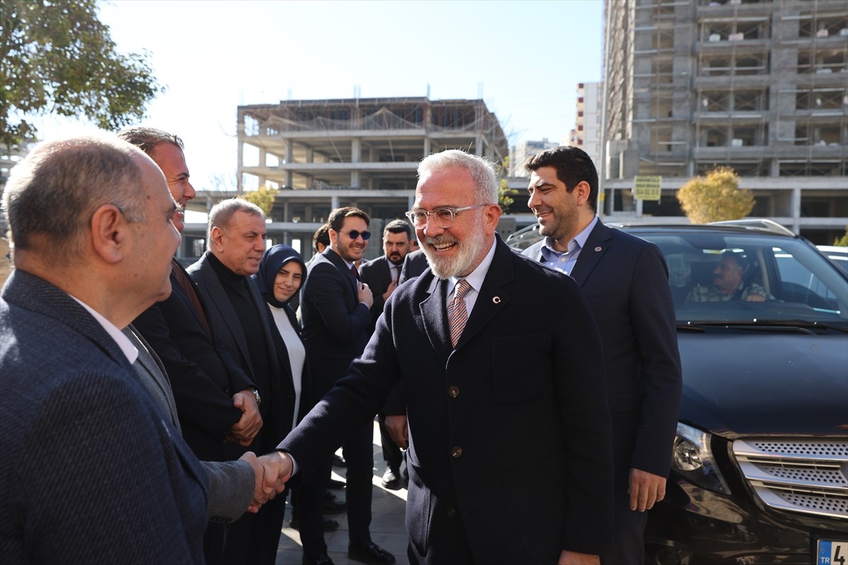 AK Parti Grup Başkanvekili ve Manisa Milletvekili Bahadır Yenişehirlioğlu (sağda), çeşitli...