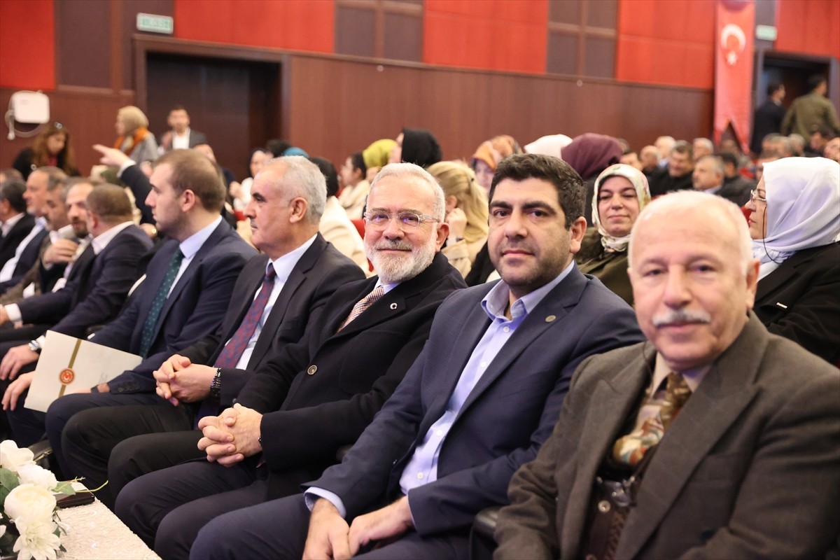 AK Parti Grup Başkanvekili ve Manisa Milletvekili Bahadır Yenişehirlioğlu (sağda), çeşitli...