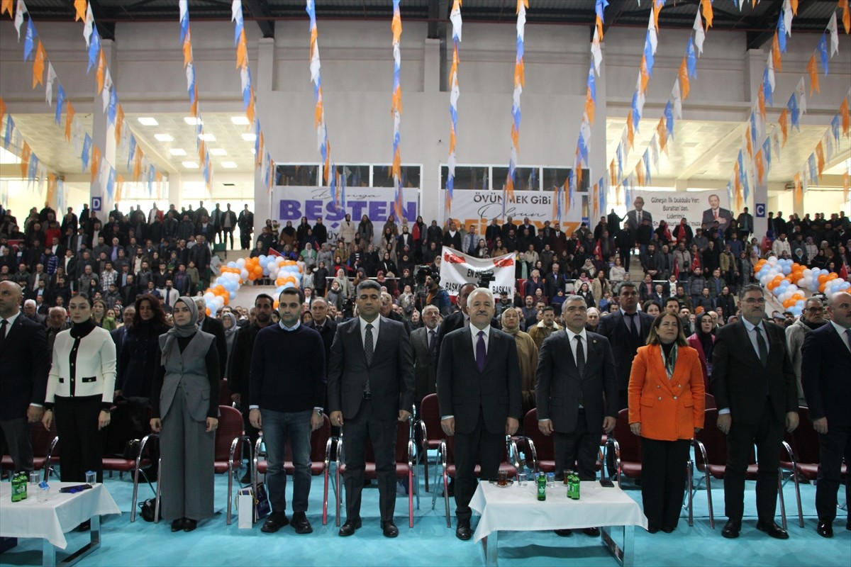 AK Parti Iğdır 8. Olağan İl Kongresi, Kazım Karabekir Spor Salonu'nda yapıldı.