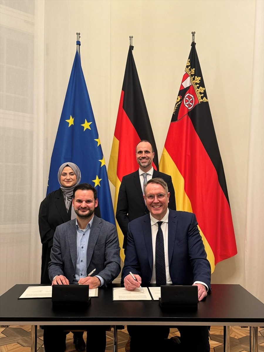 Almanya'daki Rheinland-Pfalz Eyalet Hükümeti, aralarında Diyanet İşleri Türk İslam Birliğinin...