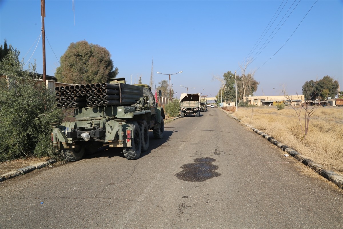 Anadolu Ajansı (AA) ekipleri, Suriye'de 61 yılın ardından devrilen Baas rejiminden kalma askeri...