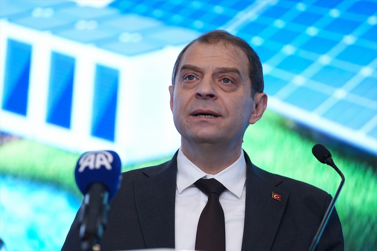 Ankara'da bir otelde gerçekleşen Geleceğin Enerjisi ve Depolama Kongresi'nin açılış töreninde...