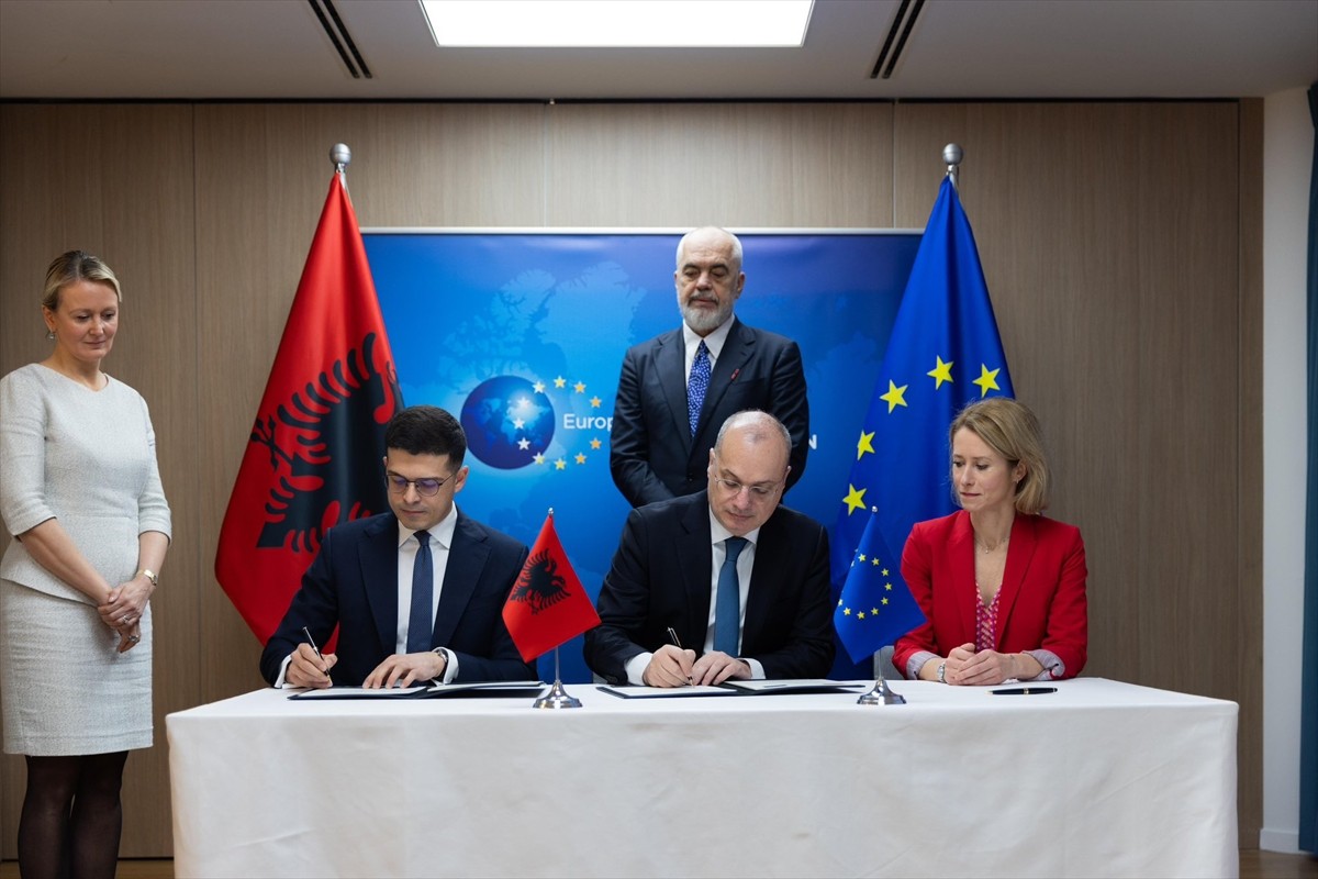 Arnavutluk ile Avrupa Birliği (AB) arasında Güvenlik ve Savunma Ortaklığı Anlaşması imzalandı....