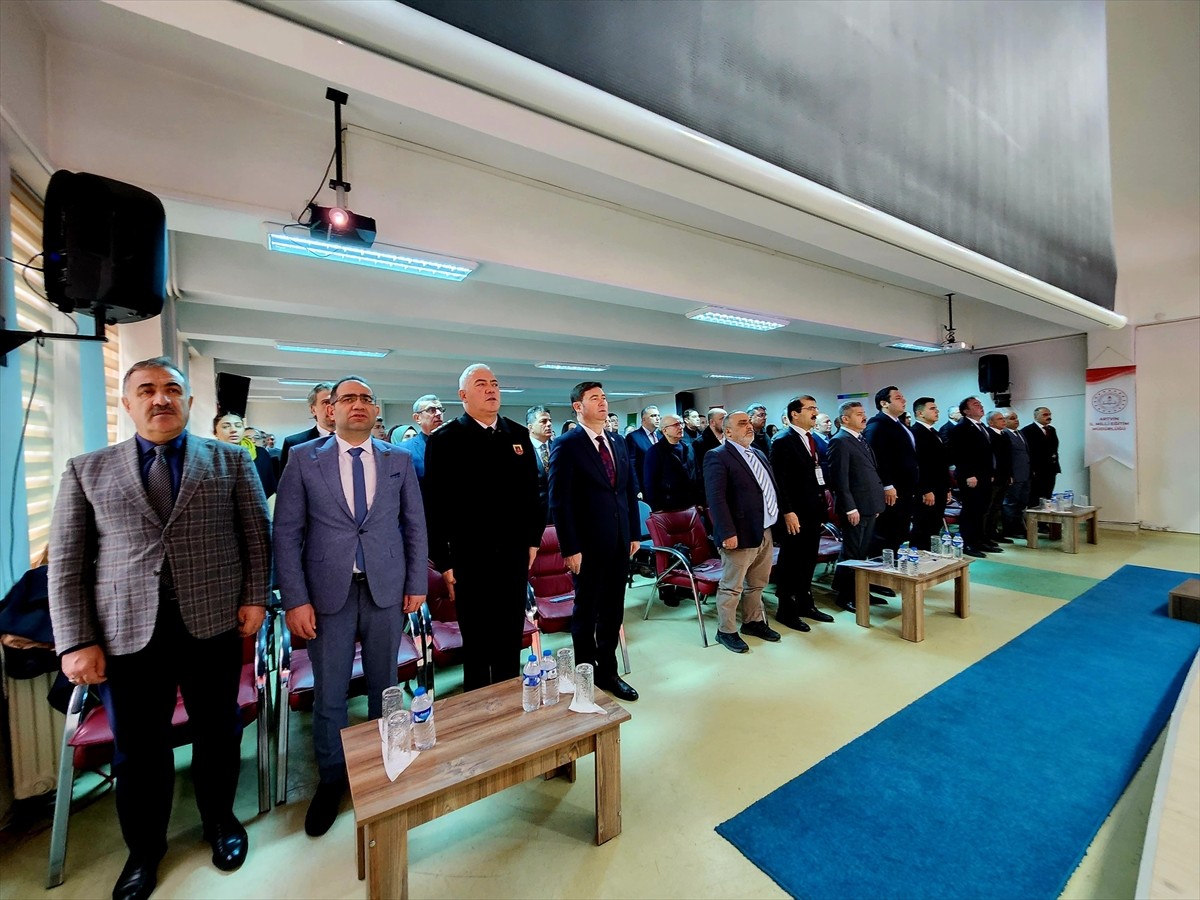 Artvin'de, nitelikli iş gücünün yetiştirilmesi amacıyla "Mesleki Eğitimin Geleceği Çalıştayı"...