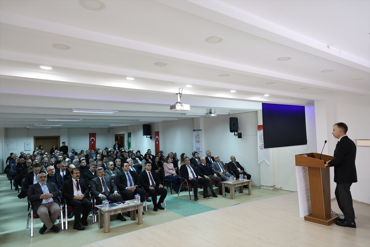 Artvin'de, nitelikli iş gücünün yetiştirilmesi amacıyla "Mesleki Eğitimin Geleceği Çalıştayı"...