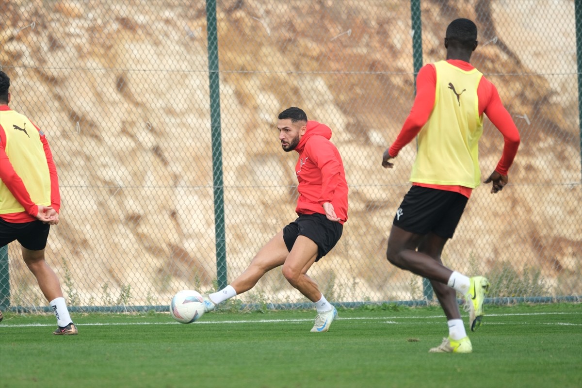 Atakaş Hatayspor, Trendyol Süper Lig'in 16. haftasında 15 Aralık Pazar günü Mersin'de Göztepe ile...