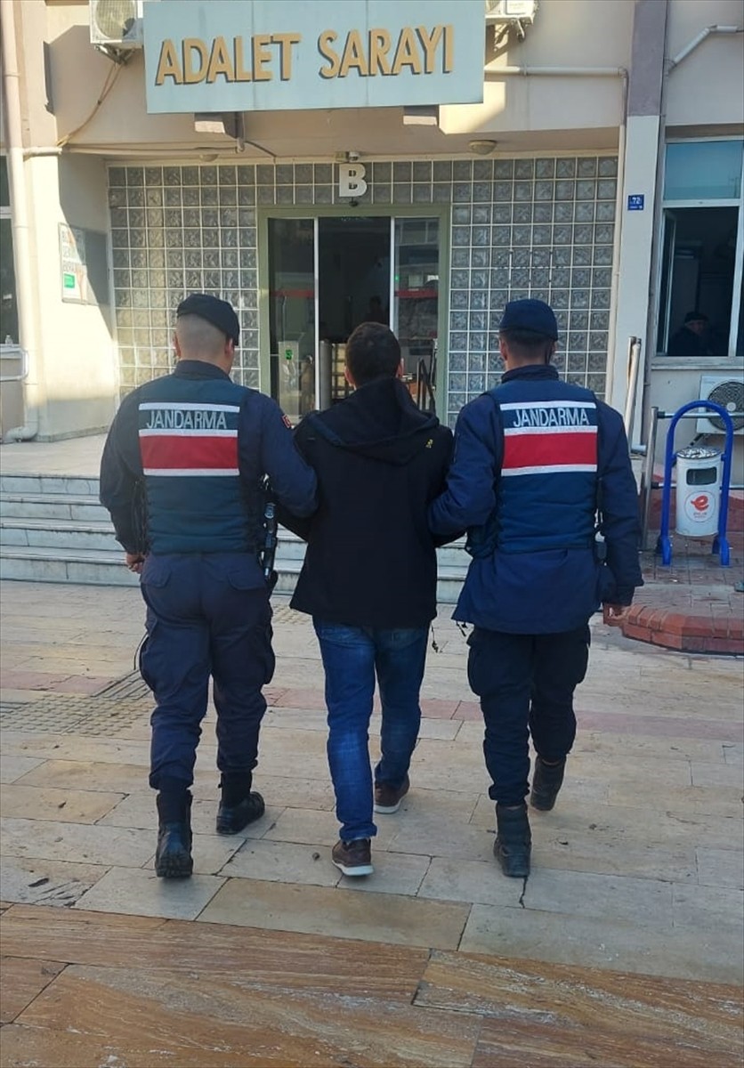 Aydın'da Fetullahçı Terör Örgütü'ne (FETÖ) üye olmak suçundan hakkında 6 yıl 3 ay kesinleşmiş...