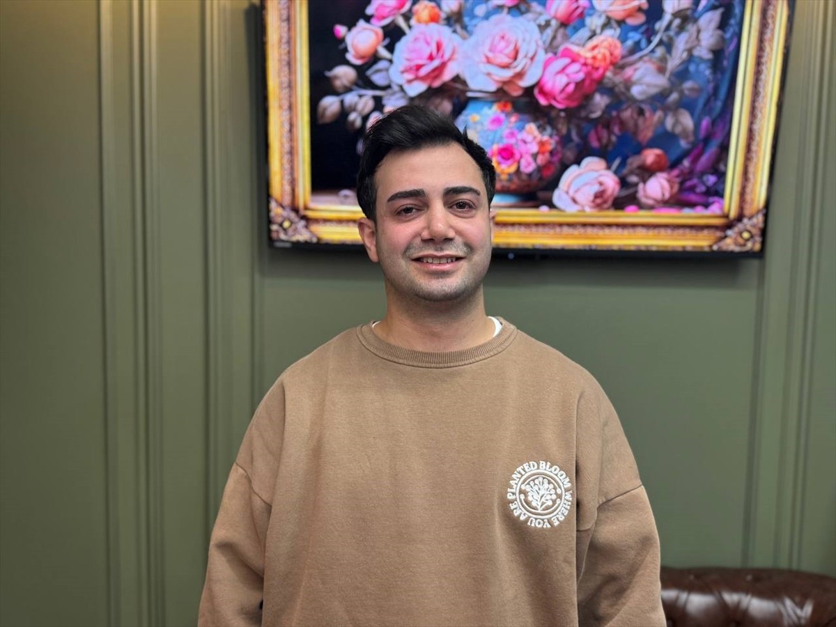 Bahçelievler'de Berber Yavuz Turan'ın, dükkanına giremeyen tekerlekli sandalyedeki engelliyi...