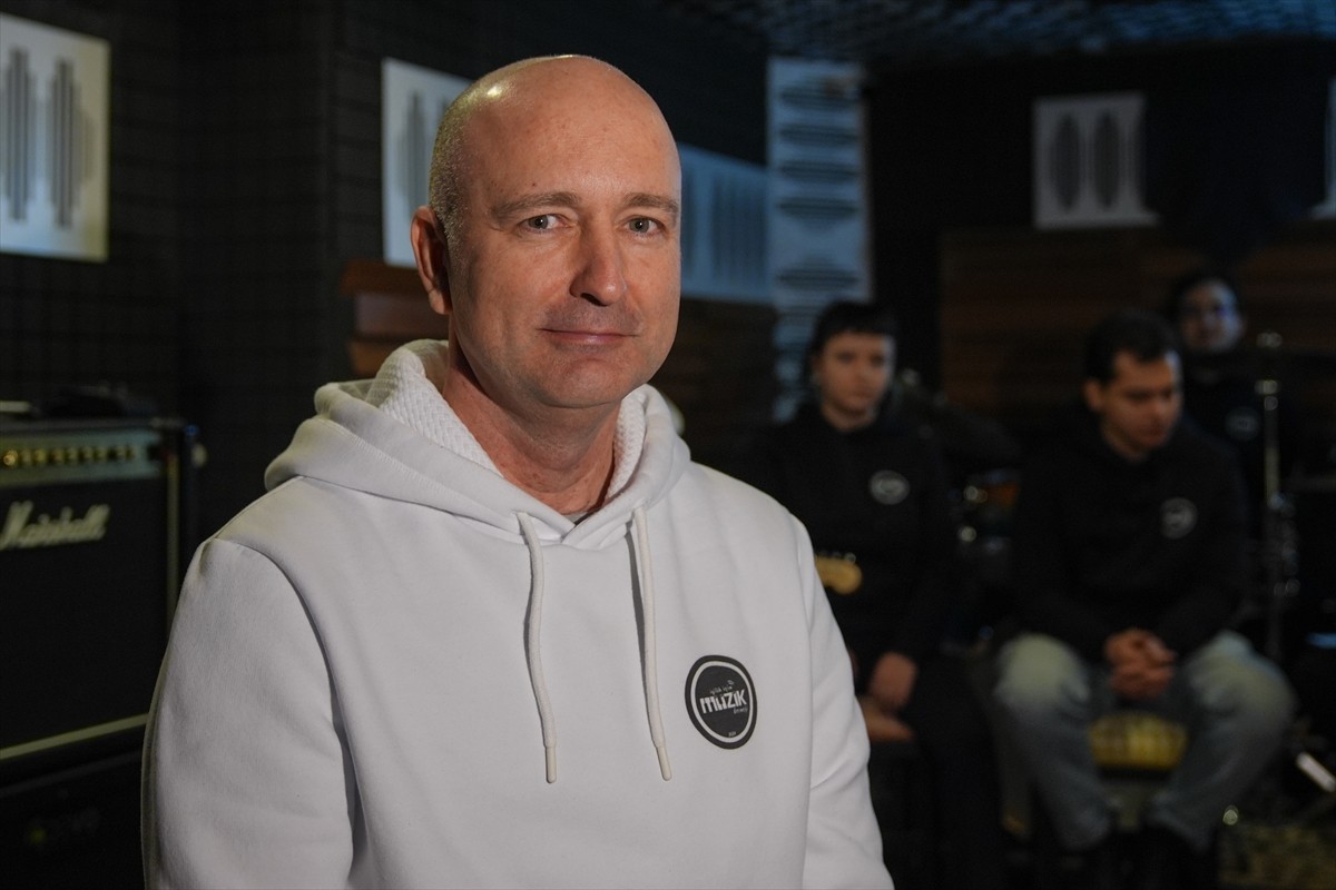 Başkentte, farklı sektörlerde çalışan beyaz yakalıların bir araya gelmesiyle kurulan İyilik İçin...