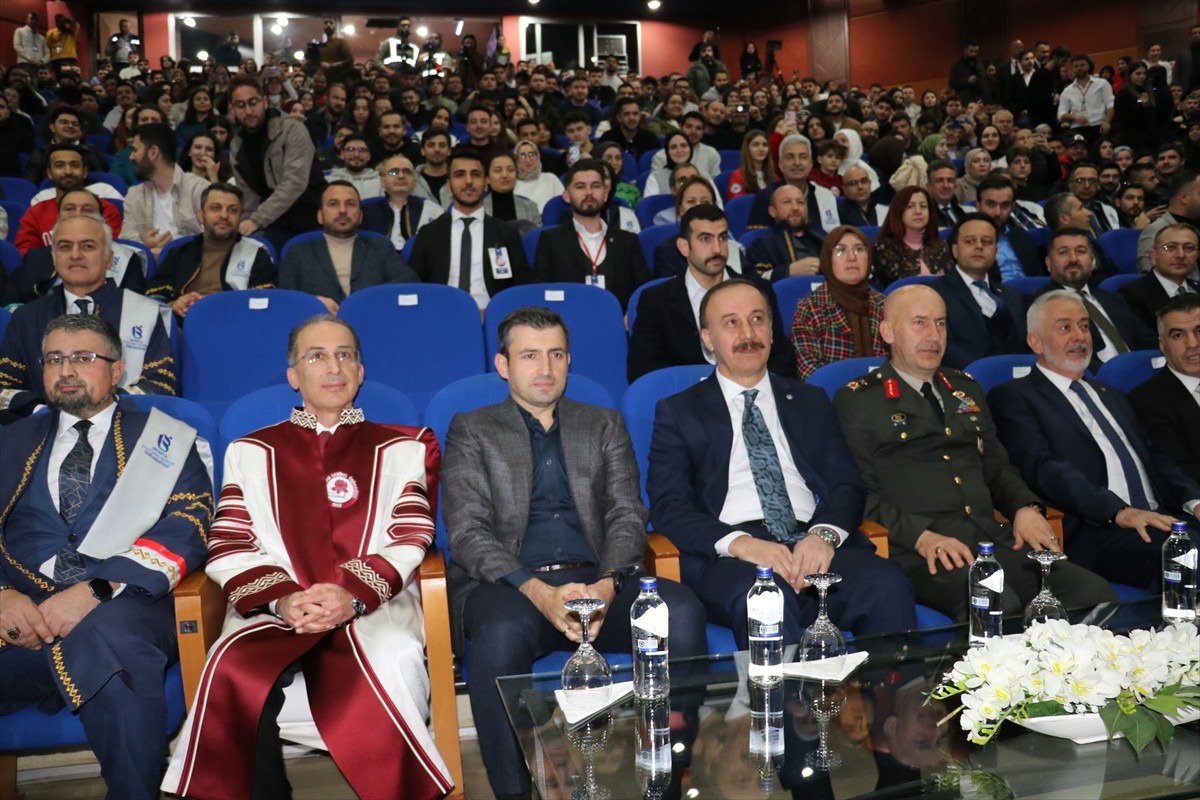 Baykar Yönetim Kurulu Başkanı Selçuk Bayraktar (sol 3), Süleyman Demirel Üniversitesi, Isparta...