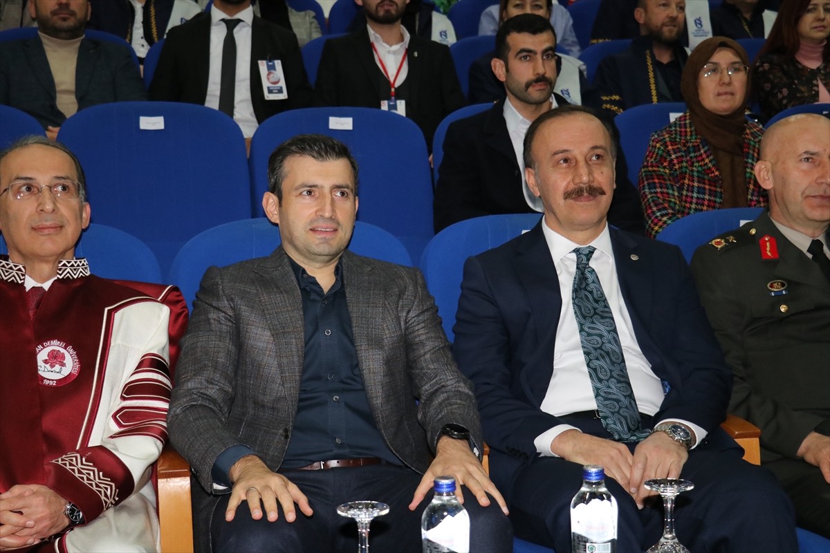 Baykar Yönetim Kurulu Başkanı Selçuk Bayraktar (sol 3), Süleyman Demirel Üniversitesi, Isparta...