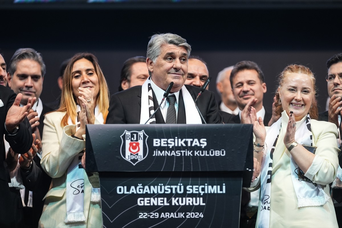 Beşiktaş Kulübü'nün olağanüstü genel kurulunda başkanlığa seçilen Serdal Adalı, son sandığın...