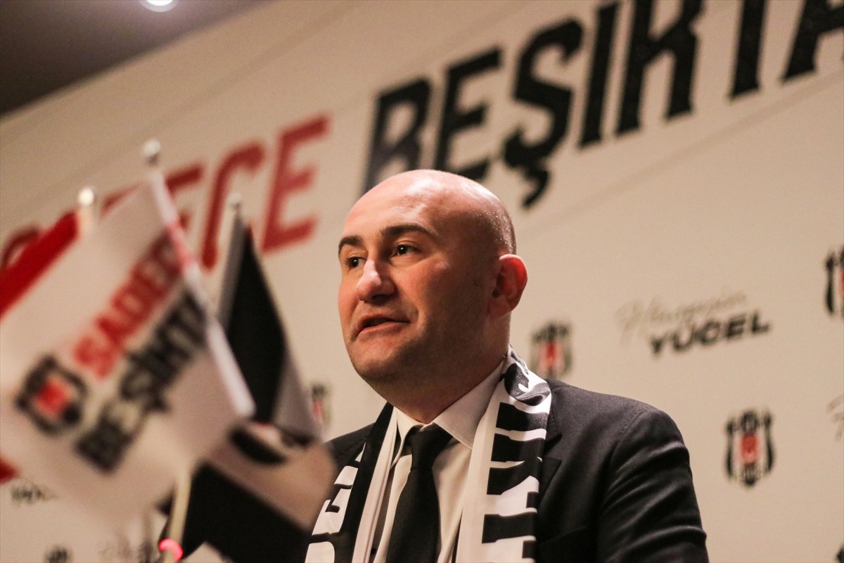 Beşiktaş Kulübü Başkanı Hüseyin Yücel, İzmir'deki bir otelde Ege Bölgesi'ndeki taraftar...