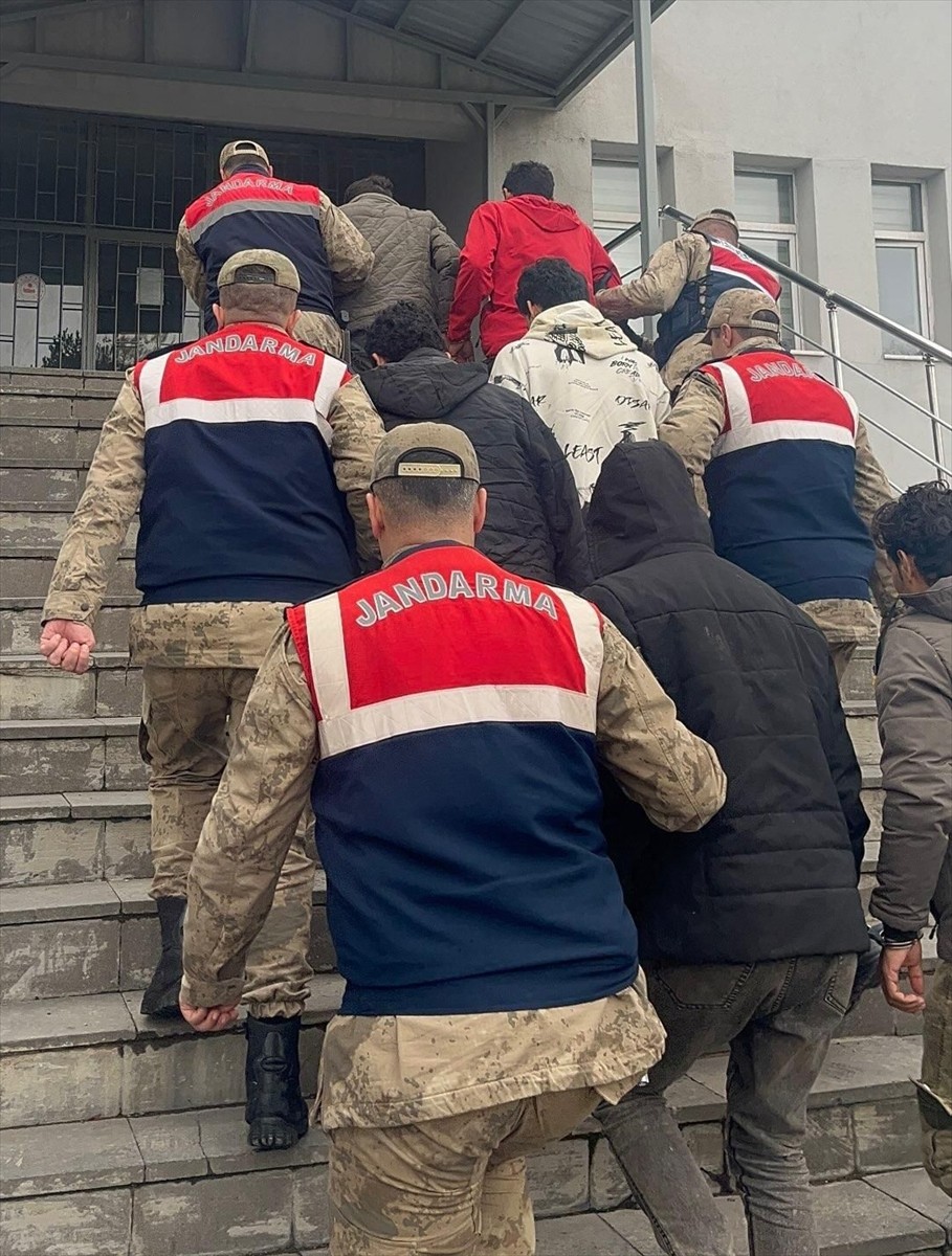 Bitlis'in Tatvan ilçesinde geçen hafta 21 düzensiz göçmen yakalandı.