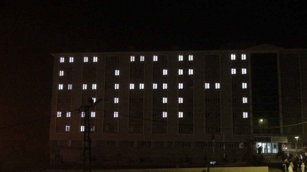 Bitlis'te yurtta kalan 17 Suriyeli kız öğrencinin organizasyonuyla Suriye'nin özgürlüğüne...