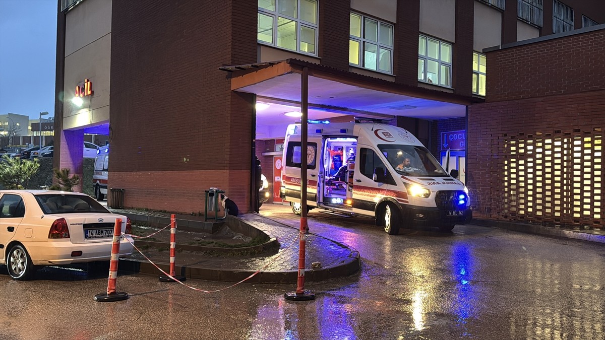 Bolu'da doğal gazdan etkilenen aynı aileden 5 kişi hastaneye kaldırıldı. Sağlık personelinin ilk...