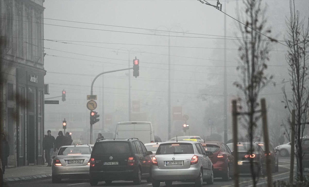 Bosna Hersek'teki birçok kentte hava kirliliğinin artması nedeniyle görüş mesafesi düştü. Başkent...