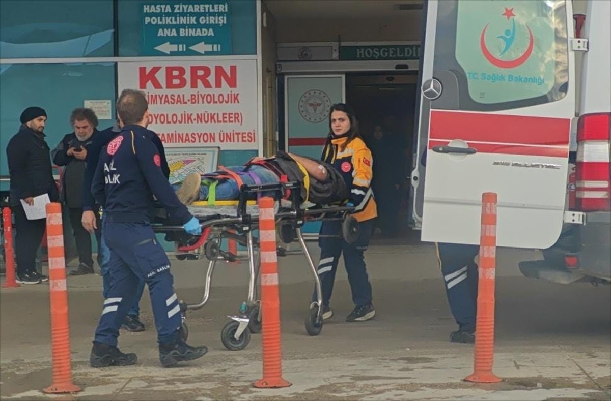 Bursa'nın İnegöl ilçesinde bir iş yerinde asansör boşluğuna düşen işçi ağır yaralandı. İnegöl...