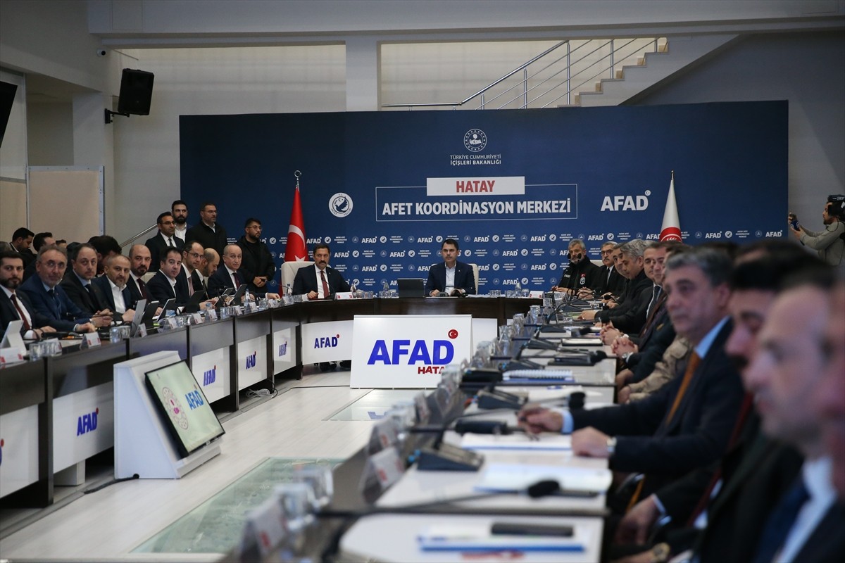 Çevre, Şehircilik ve İklim Değişikliği Bakanı Murat Kurum, AFAD Koordinasyon Merkezi'nde...