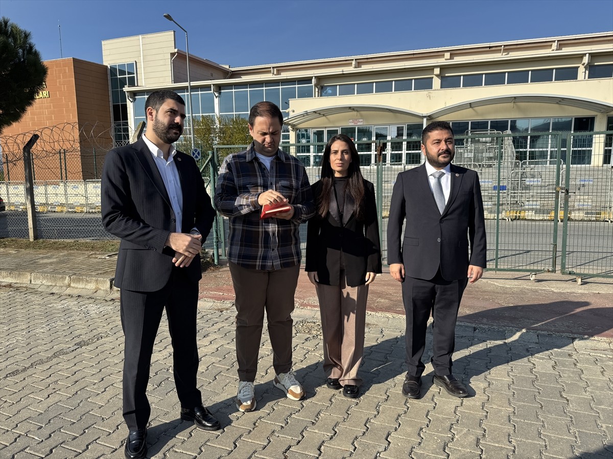 CHP'li bazı milletvekilleri, tutuklanmasının ardından Esenyurt Belediye Başkanlığı görevinden...