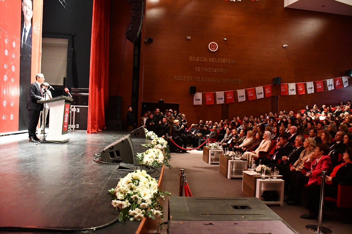 CHP Genel Başkanı Özgür Özel, bir dizi program için geldiği Bilecik'te, Şeyh Edebali Kültür...