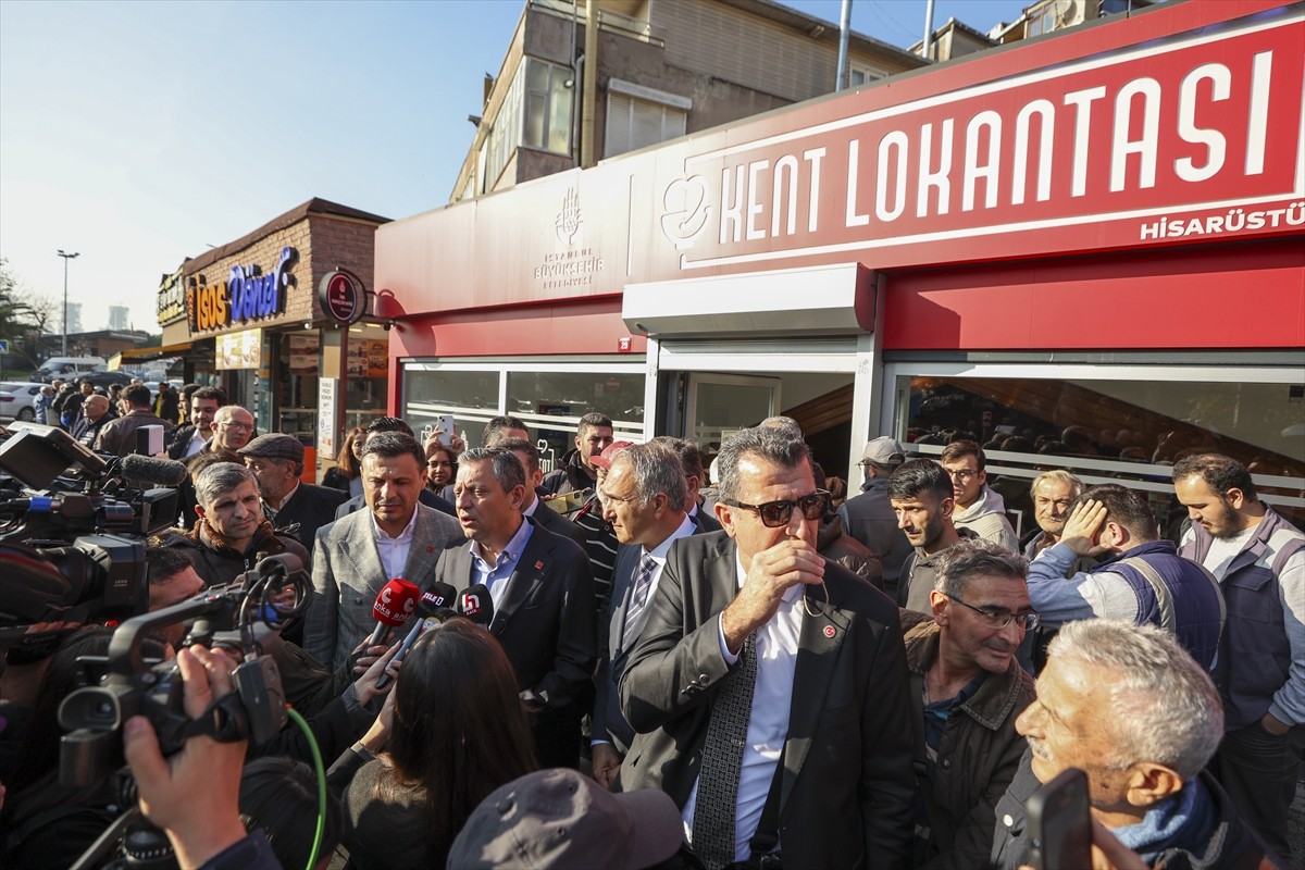 CHP Genel Başkanı Özgür Özel, İstanbul programı kapsamında Hisarüstü Kent Lokantası'nı ziyarete...