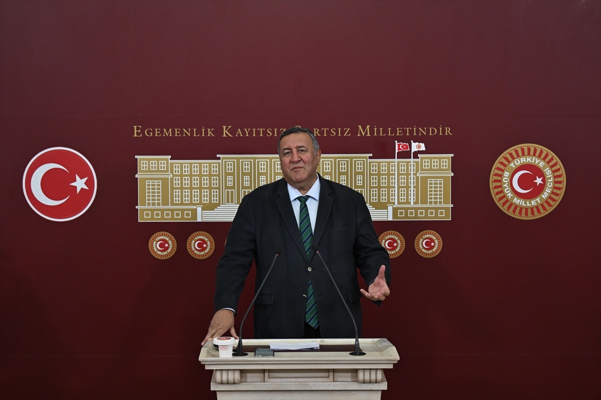 CHP Niğde Milletvekili Ömer Fethi Gürer, TBMM'de basın toplantısı düzenledi.