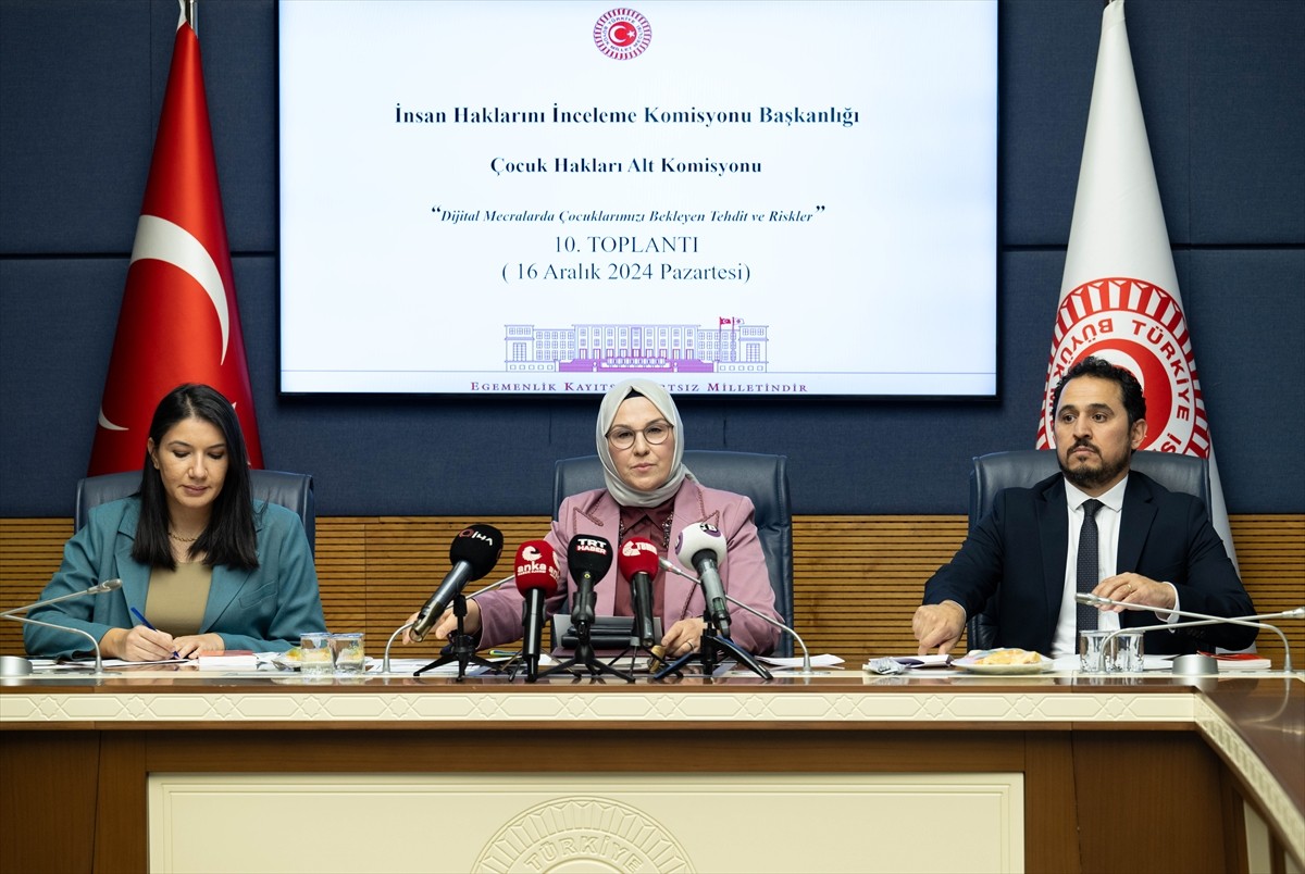 Çocuk Hakları Alt Komisyonu, AK Parti Kocaeli Milletvekili Radiye Sezer Katırcıoğlu başkanlığında...