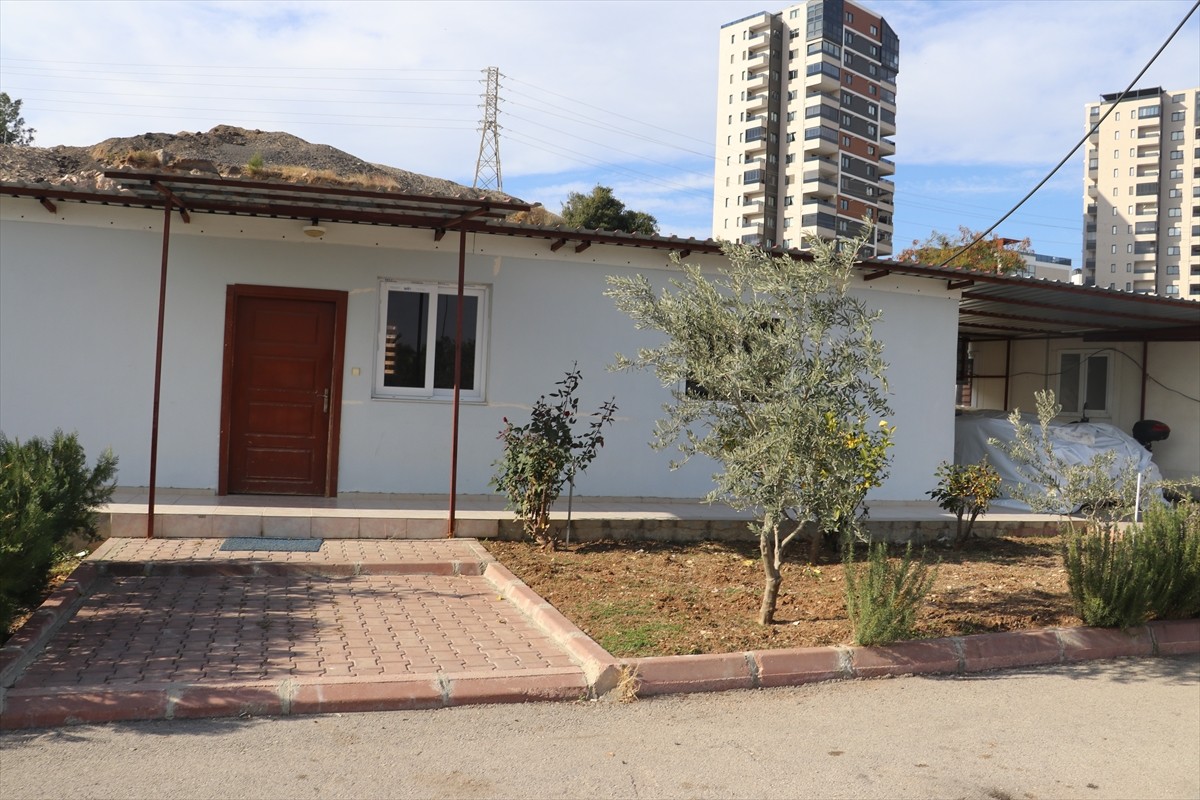 Çukurova Belediyesi şefi, belediyede görevli personelin tabancayla ateş açması sonucu yaralandı....