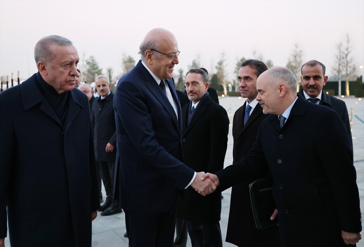 Cumhurbaşkanı Recep Tayyip Erdoğan, Türkiye'yi ziyaret eden Lübnan Başbakanı Necib Mikati'yi...