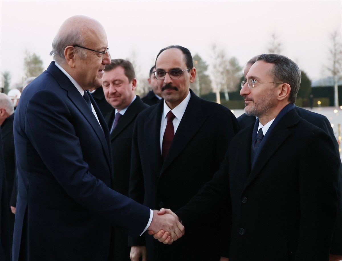 Cumhurbaşkanı Recep Tayyip Erdoğan, Türkiye'yi ziyaret eden Lübnan Başbakanı Necib Mikati'yi...