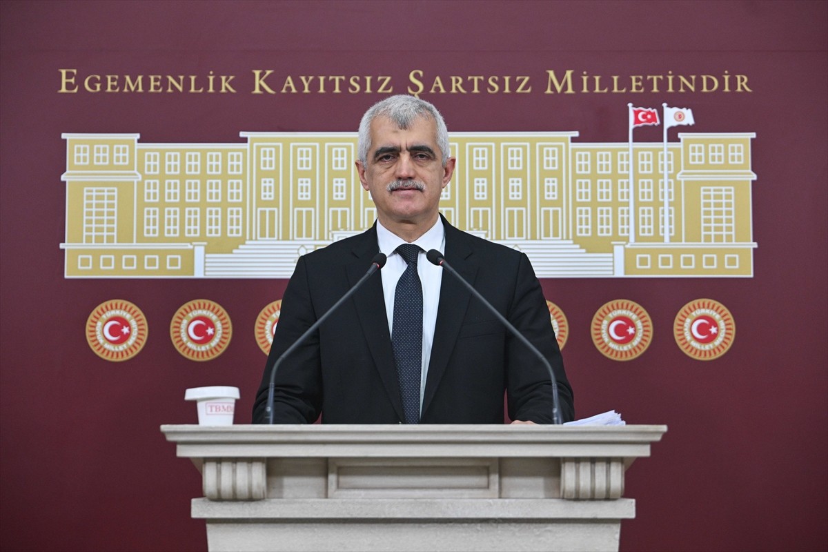 DEM Parti Kocaeli Milletvekili Ömer Faruk Gergerlioğlu, TBMM'de basın toplantısı düzenledi.