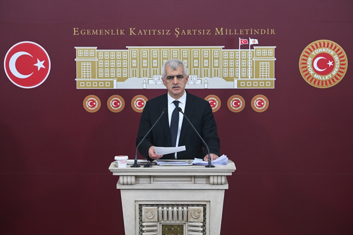 DEM Parti Kocaeli Milletvekili Ömer Faruk Gergerlioğlu, TBMM'de basın toplantısı düzenledi.