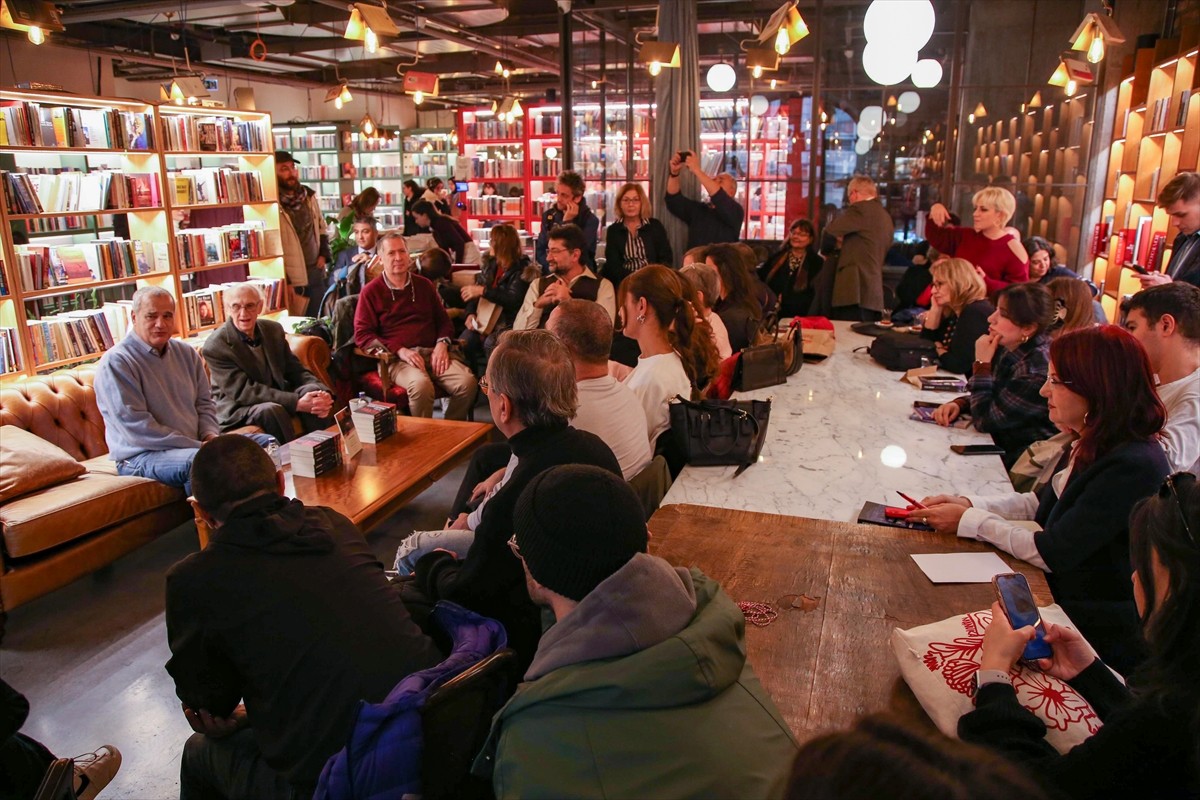 Dünyaca ünlü 87 yaşındaki polisiye edebiyatı yazarı Petros Markaris, İstanbul'da bir dizi...