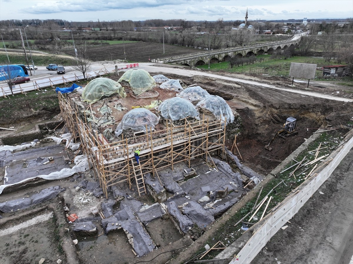 Edirne'de Gazi Mihal Hamamı'nın ihyası için başlatılan restorasyon çalışmaları devam...