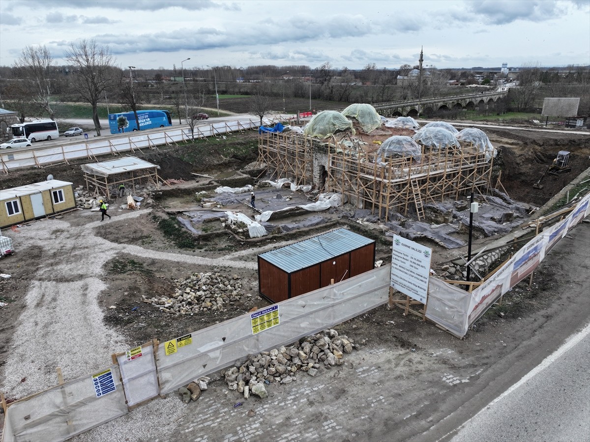Edirne'de Gazi Mihal Hamamı'nın ihyası için başlatılan restorasyon çalışmaları devam...
