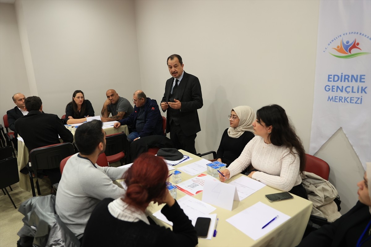 Edirne'de, Gençlik ve Spor Bakanlığınca "Gençlik Politika Belgesi Vizyon Çalıştayı" yapıldı....