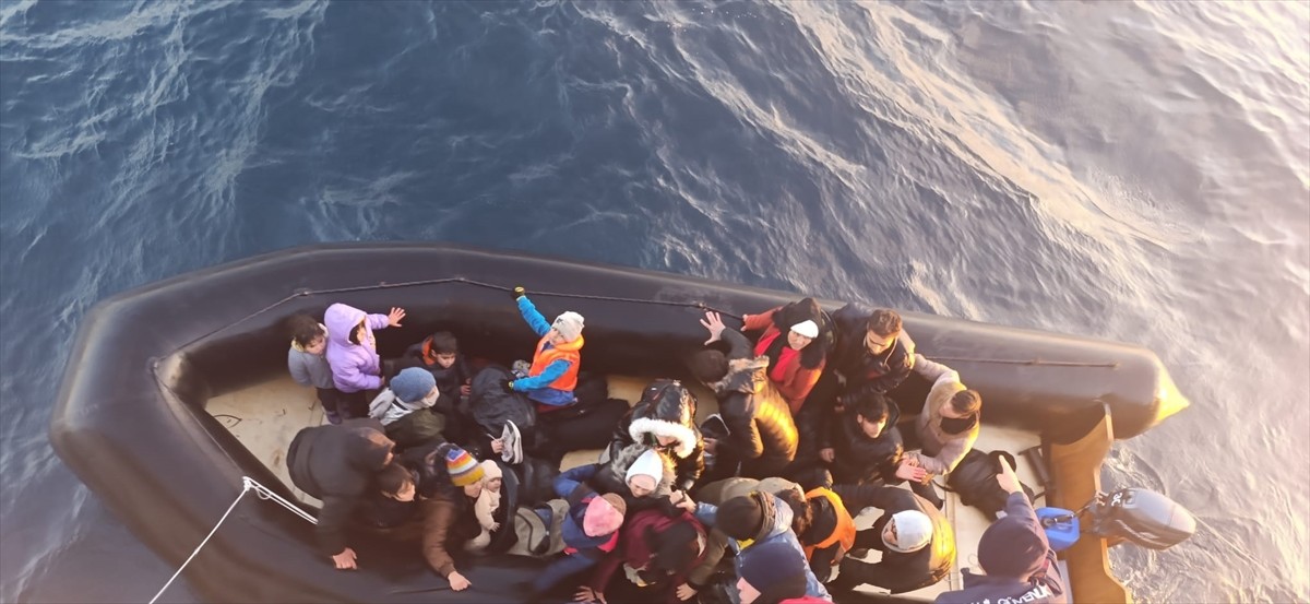 Ege Denizi'nin kuzeyinde, Çanakkale'nin Ayvacık ilçesi açıklarında düzenlenen operasyonlarda, 63...