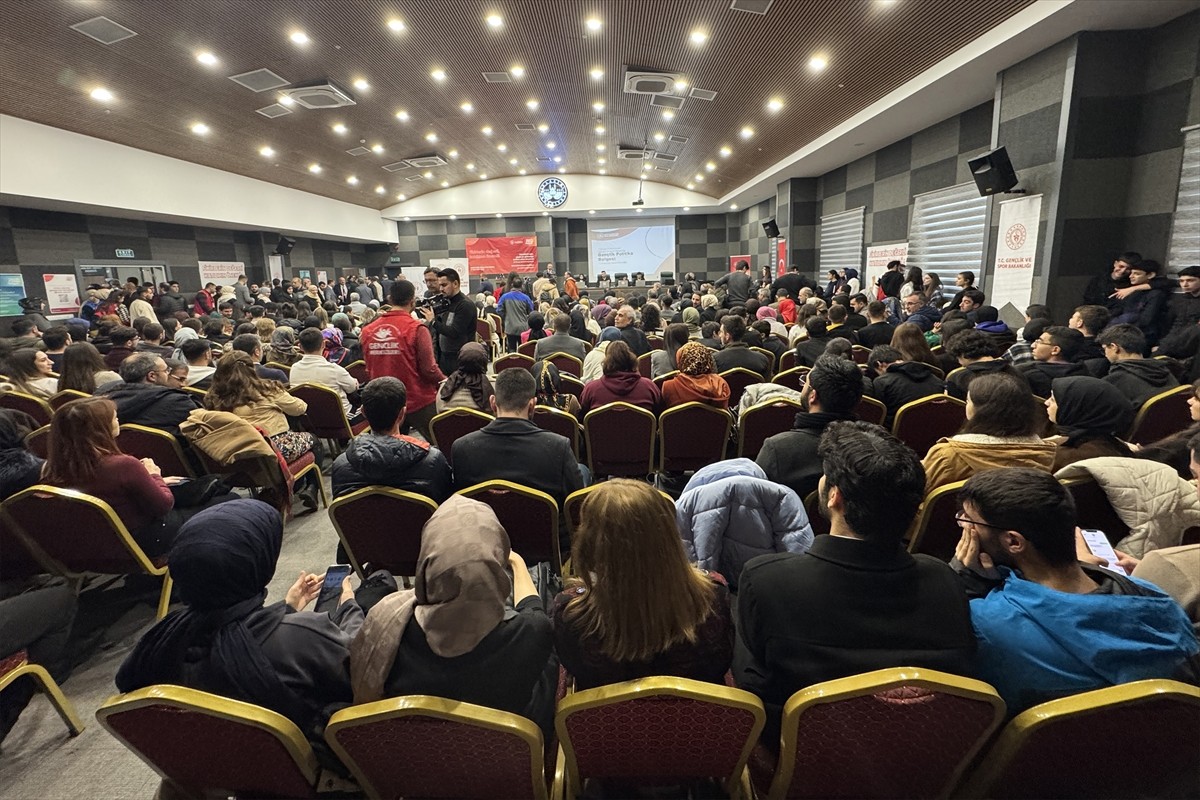 Elazığ'da, Gençlik ve Spor İl Müdürlüğünce "Gençlik Politika Belgesi Vizyon Çalıştayı"...