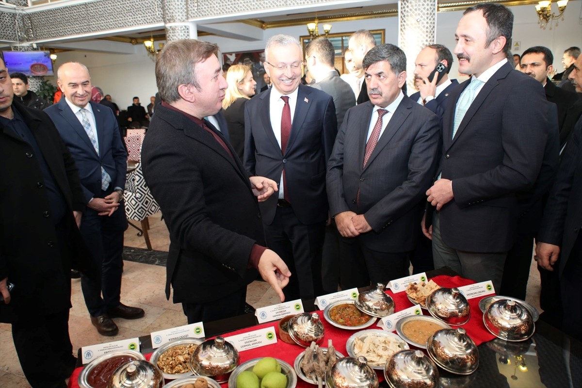 Erzincan'ın yöresel lezzetlerinden lokum, kuşburnu goravası, eşgilisi, yaprak sarması, eğin...
