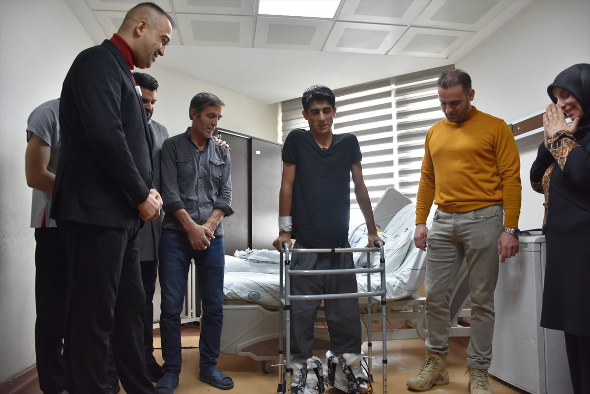 Erzurum'da ayak tabanları yukarı doğru geliştiği için 7 yaşından sonra yürüyemeyen kas hastası...