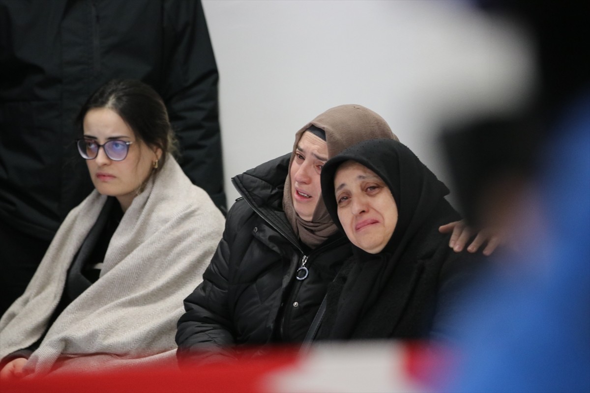 Erzurum'da üzerine çatıdan kar ve buz kütlesi düşmesi sonucu hayatını kaybeden üniversite...