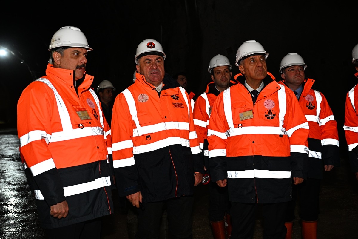 Erzurum Valisi Mustafa Çiftçi (solda) ile Bingöl Valisi Ahmet Hamdi Usta (sağda), Erzurum ve...