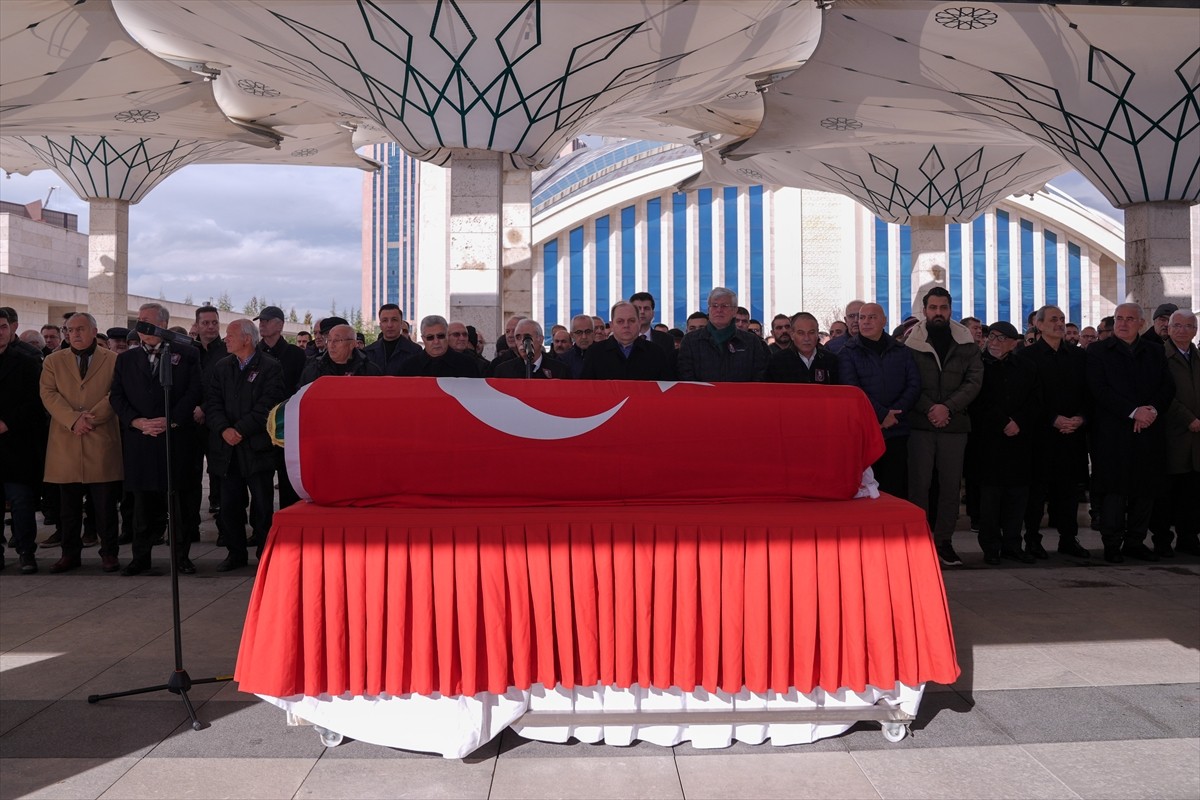 Eski Anayasa Mahkemesi (AYM) Başkanvekili ve eski Uyuşmazlık Mahkemesi Başkanı Burhan Üstün, son...