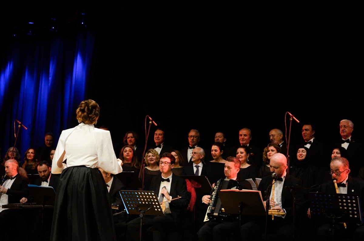 Eyüp Musiki Vakfının (EMV) düzenlediği "40. Yıl Konseri", Cem Karaca Kültür Merkezi'nde...