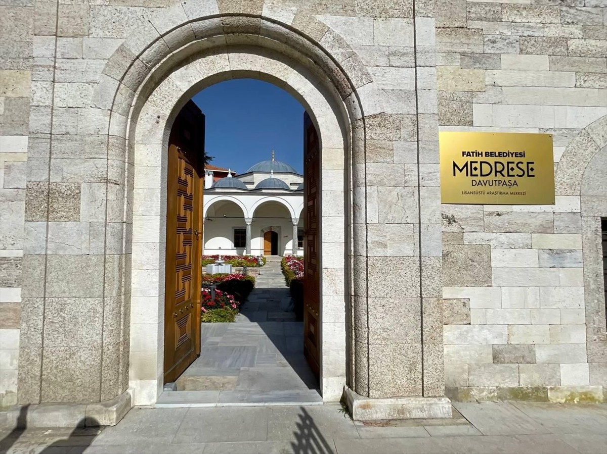 Fatih'te bulunan "Medrese Davutpaşa", Fatih Belediyesi tarafından yapılan restorasyon çalışmasının...