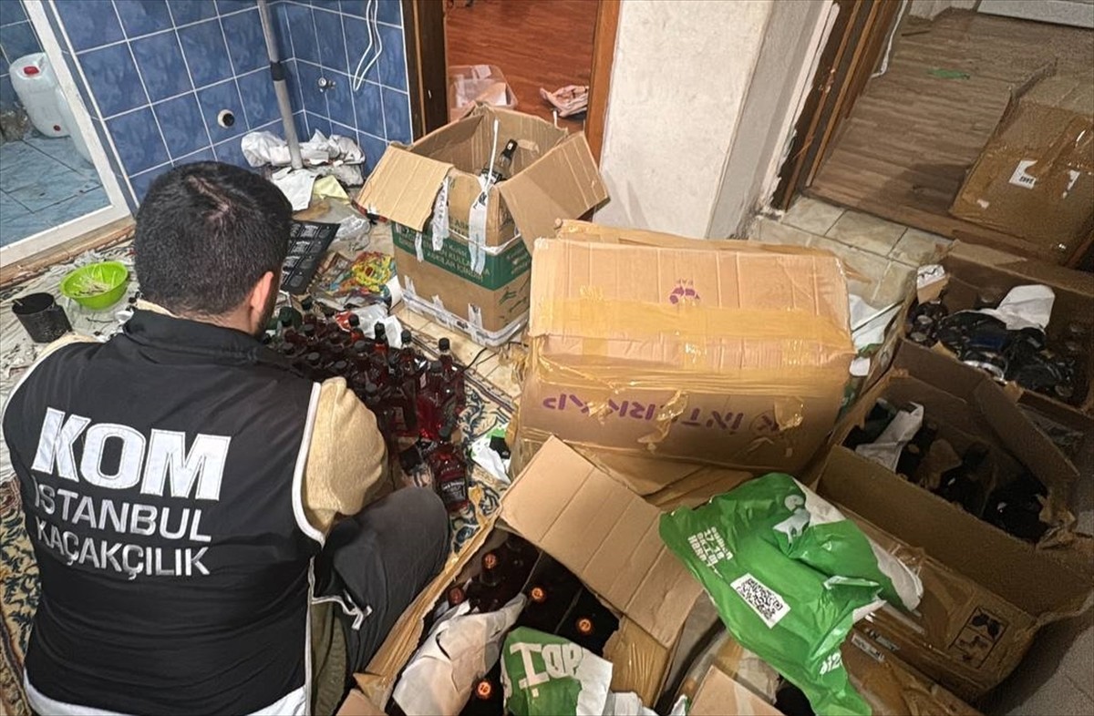 Fatih ve Sultangazi'de polisin düzenlediği operasyonlarda satışa hazır 516 şişe sahte içki ile çok...