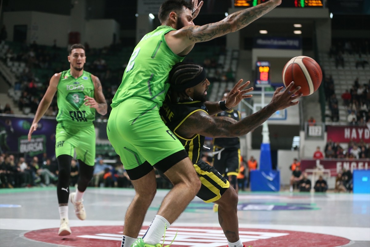 FIBA Avrupa Kupası 2. Tur K Grubu ilk haftasında TOFAŞ, sahasında Yunanistan temsilcisi Maroussi...