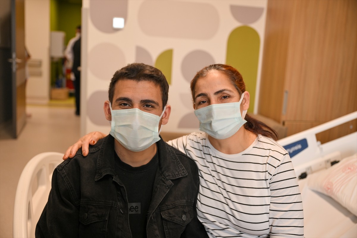 Gaziantep Şehir Hastanesi Organ Nakli Merkezi'nde ilk nakil gerçekleştirildi. Yaklaşık 1,5 yıldır...